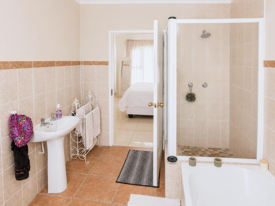 3 Bedroom Property for Sale in Wilgeheuwel Gauteng