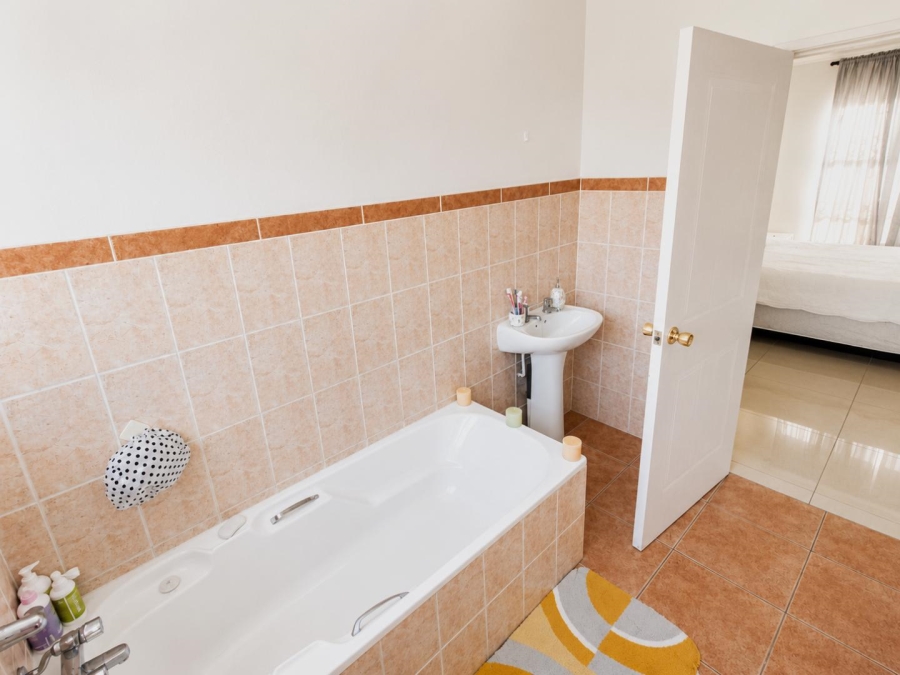 3 Bedroom Property for Sale in Wilgeheuwel Gauteng