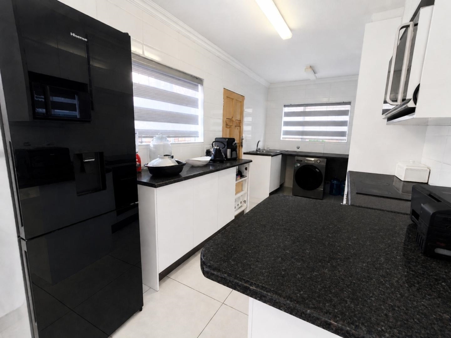 3 Bedroom Property for Sale in Wilgeheuwel Gauteng