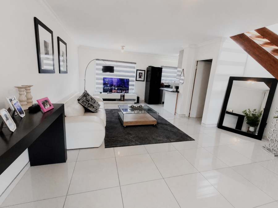 3 Bedroom Property for Sale in Wilgeheuwel Gauteng