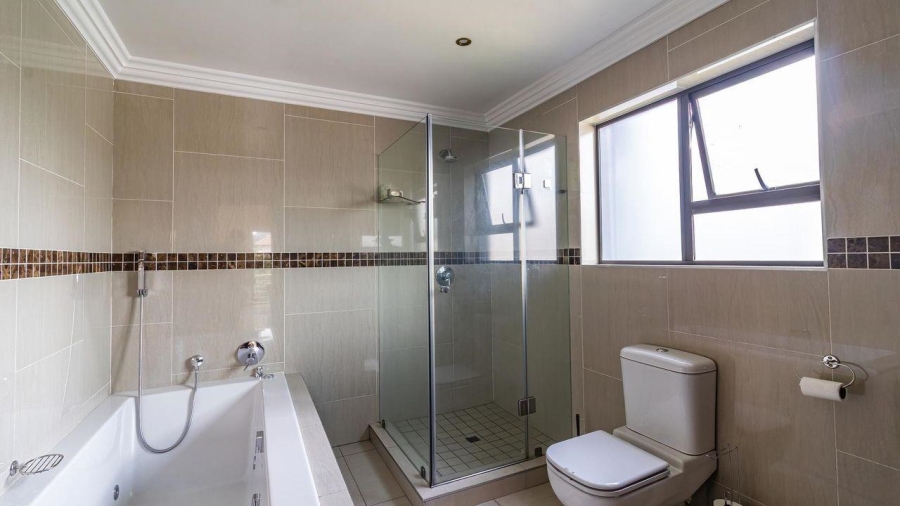 5 Bedroom Property for Sale in Aspen Hills Gauteng