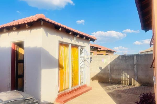 3 Bedroom Property for Sale in Roodepoort Gauteng