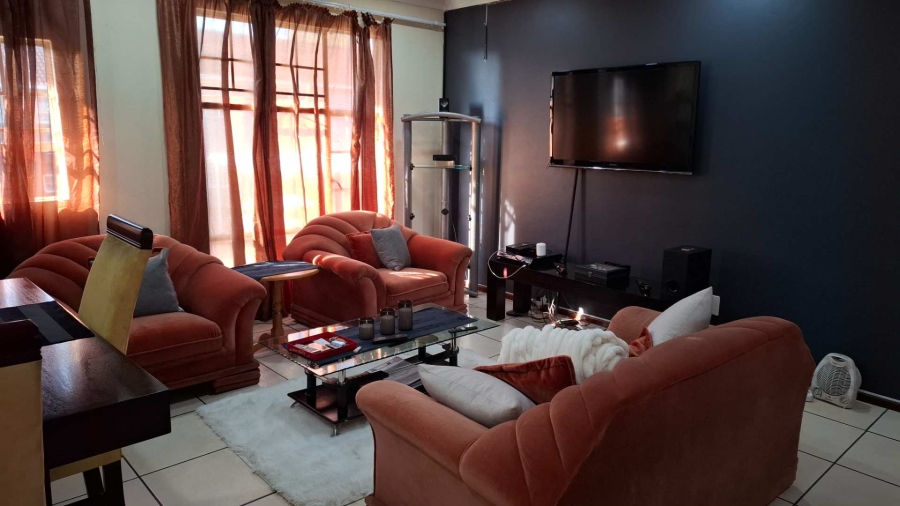 To Let 2 Bedroom Property for Rent in Verwoerdpark Gauteng
