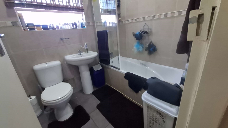 To Let 2 Bedroom Property for Rent in Verwoerdpark Gauteng