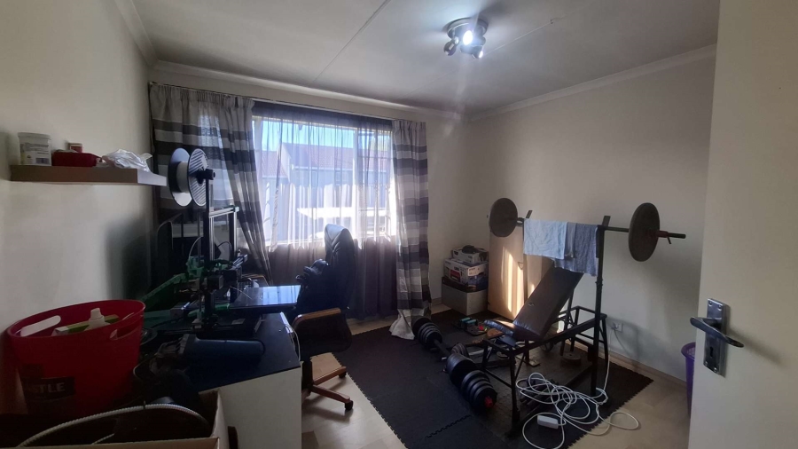 To Let 2 Bedroom Property for Rent in Verwoerdpark Gauteng