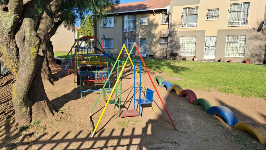 To Let 2 Bedroom Property for Rent in Verwoerdpark Gauteng