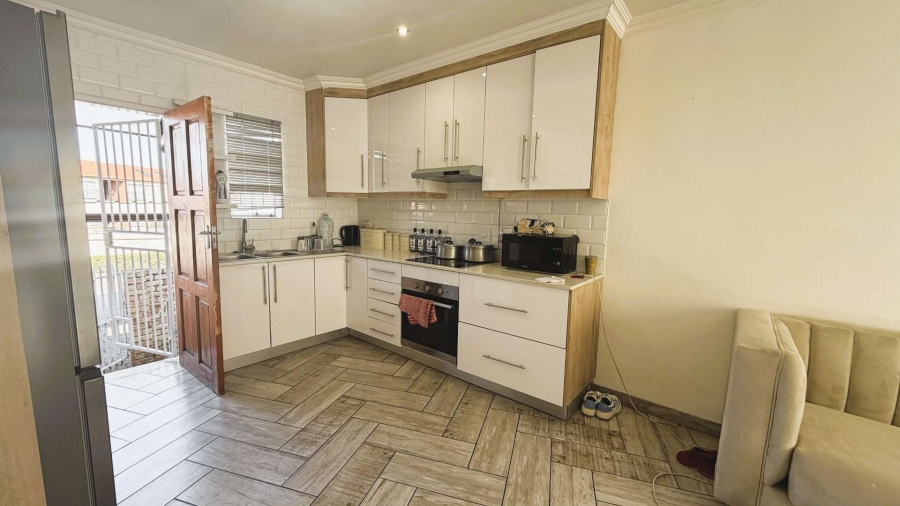 2 Bedroom Property for Sale in Kosmosdal Gauteng