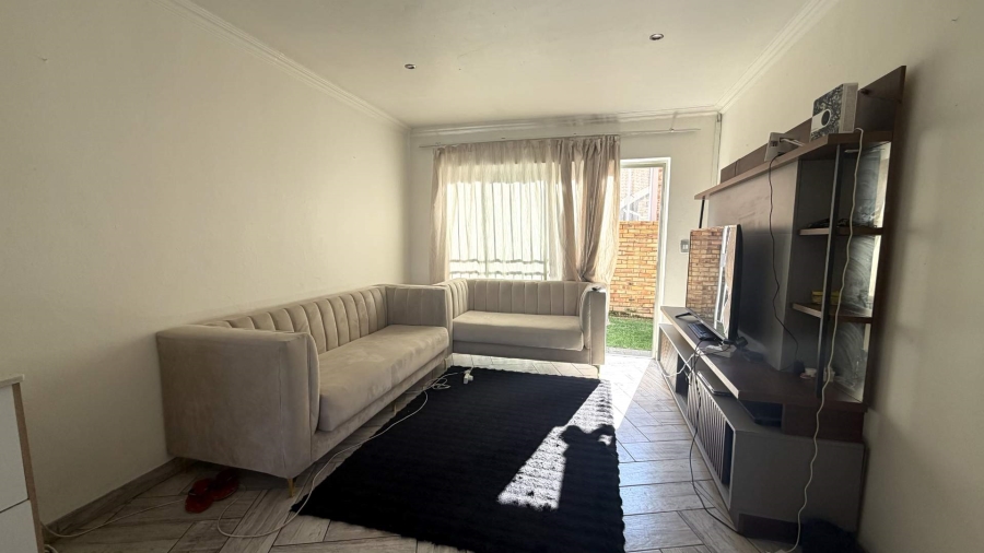 2 Bedroom Property for Sale in Kosmosdal Gauteng