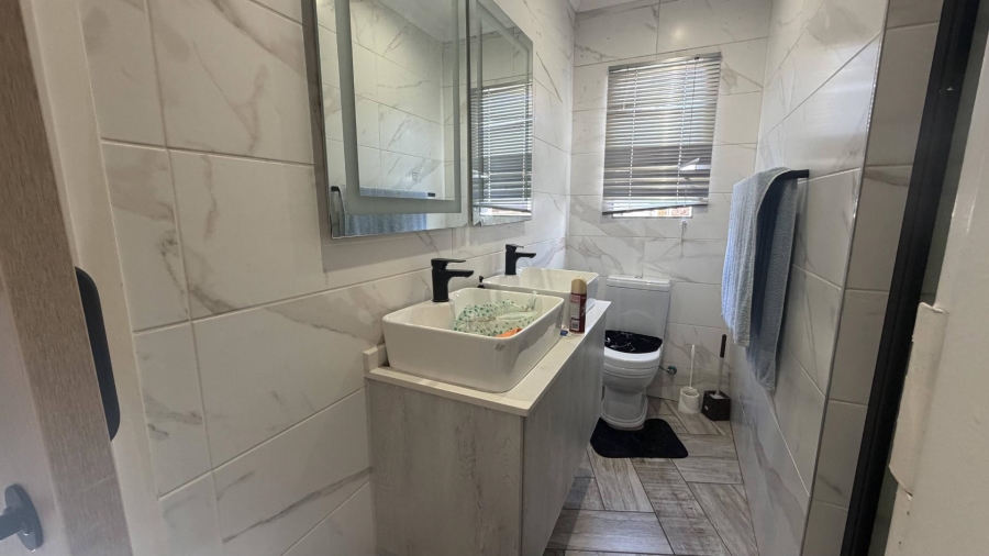 2 Bedroom Property for Sale in Kosmosdal Gauteng