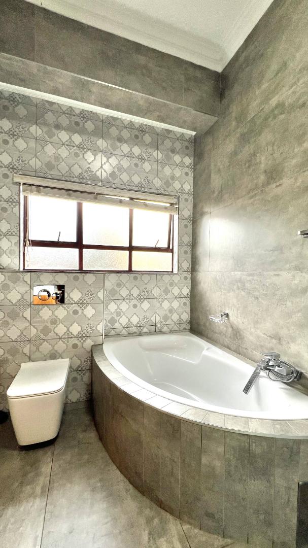 To Let 5 Bedroom Property for Rent in Midlands Estate Gauteng
