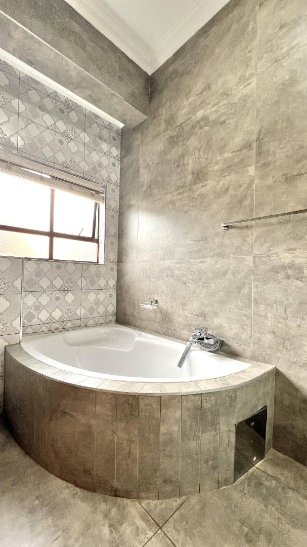 To Let 5 Bedroom Property for Rent in Midlands Estate Gauteng