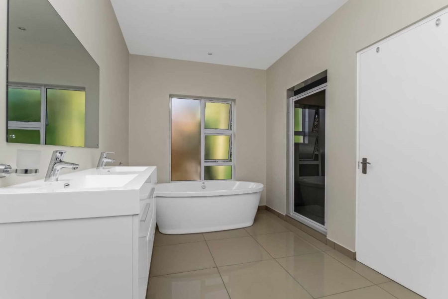 To Let 5 Bedroom Property for Rent in Dainfern Golf Estate Gauteng