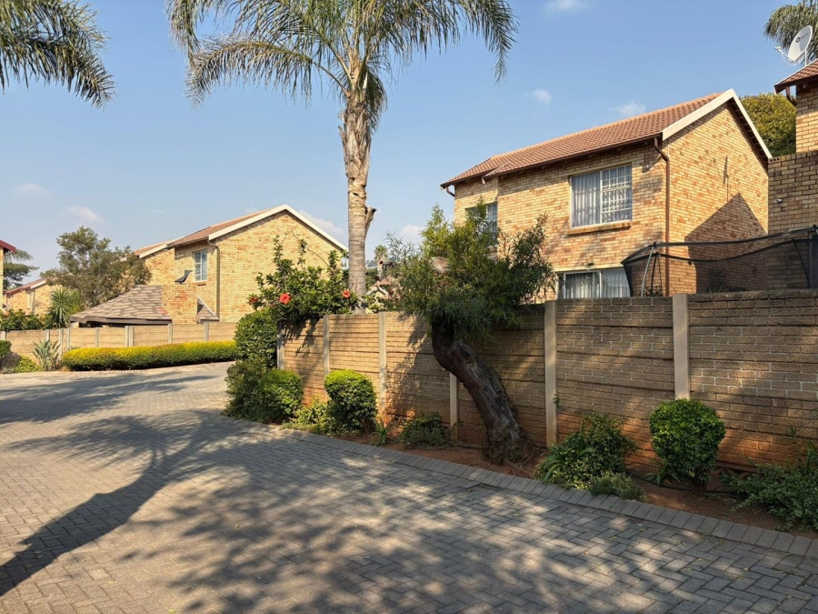 3 Bedroom Property for Sale in Allens Nek Gauteng