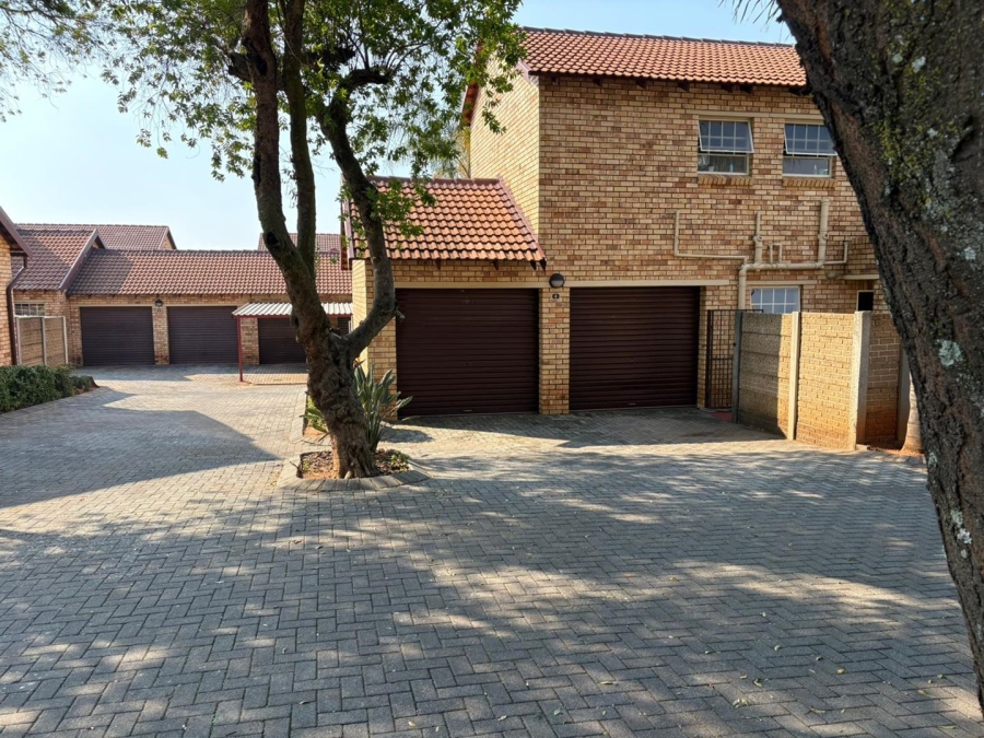 3 Bedroom Property for Sale in Allens Nek Gauteng