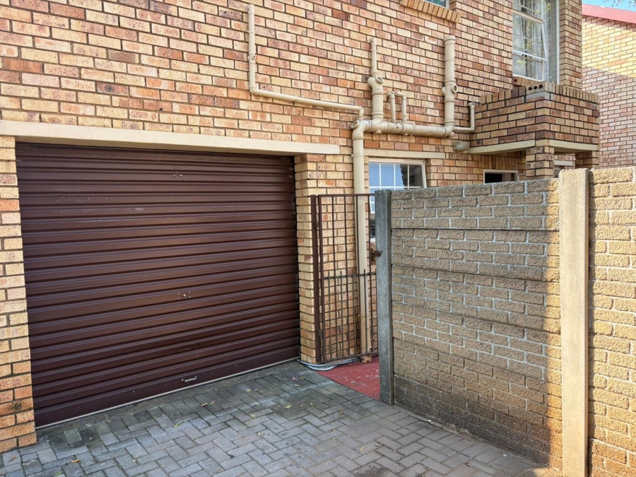 3 Bedroom Property for Sale in Allens Nek Gauteng