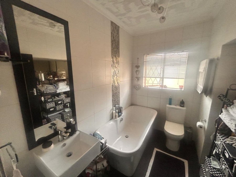 4 Bedroom Property for Sale in Brackenhurst Gauteng