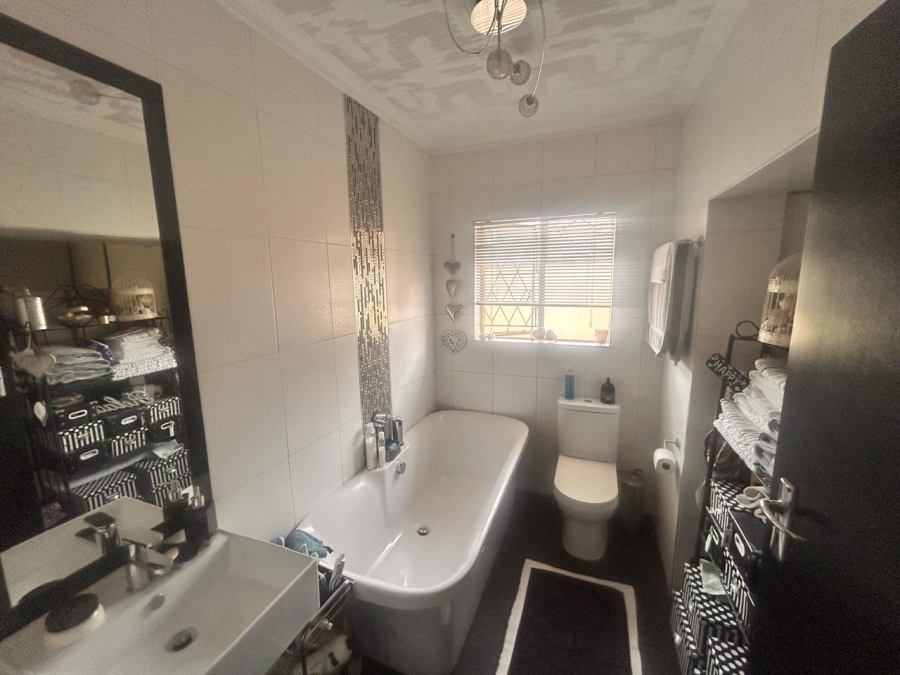 4 Bedroom Property for Sale in Brackenhurst Gauteng