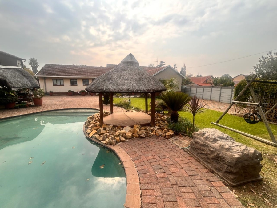 4 Bedroom Property for Sale in Brackenhurst Gauteng