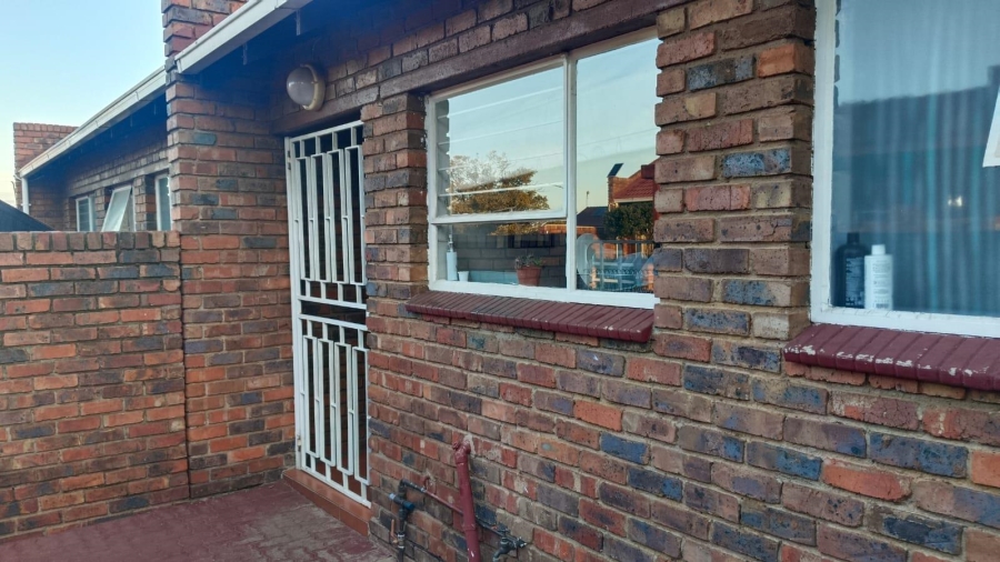2 Bedroom Property for Sale in Mayberry Park Gauteng