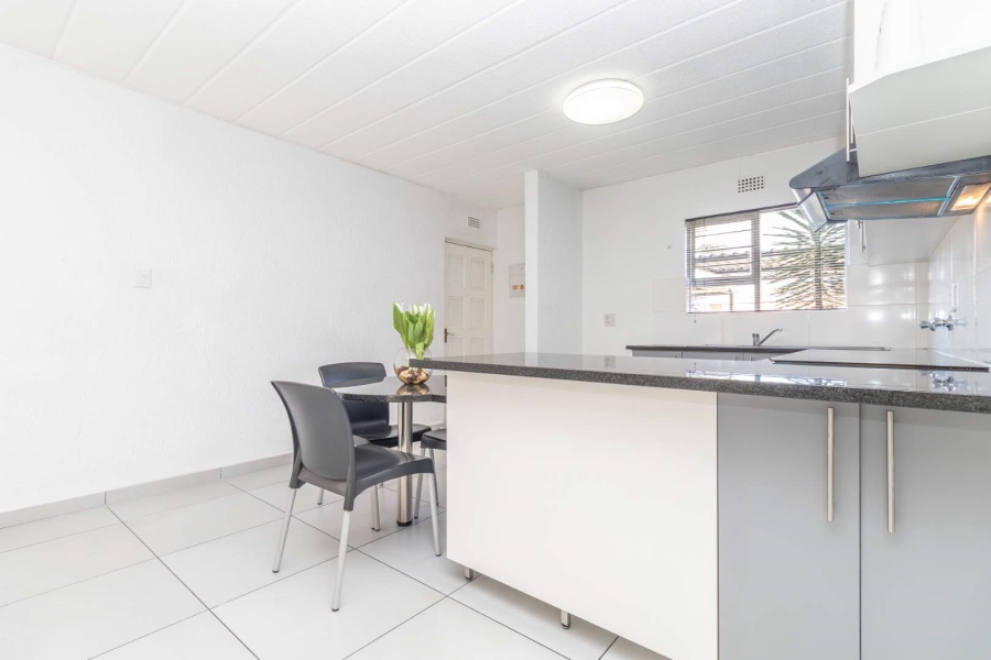 To Let 2 Bedroom Property for Rent in Paulshof Gauteng