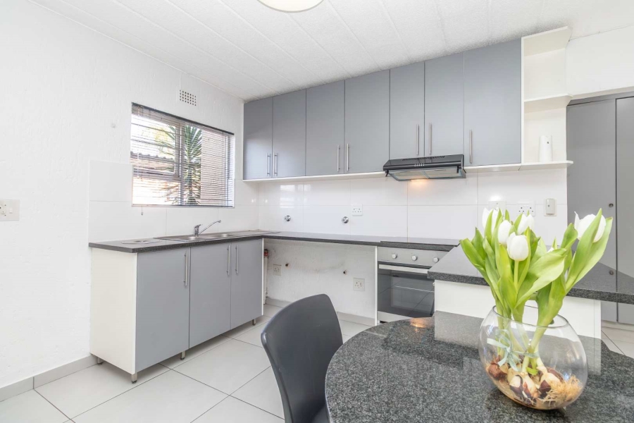 To Let 2 Bedroom Property for Rent in Paulshof Gauteng
