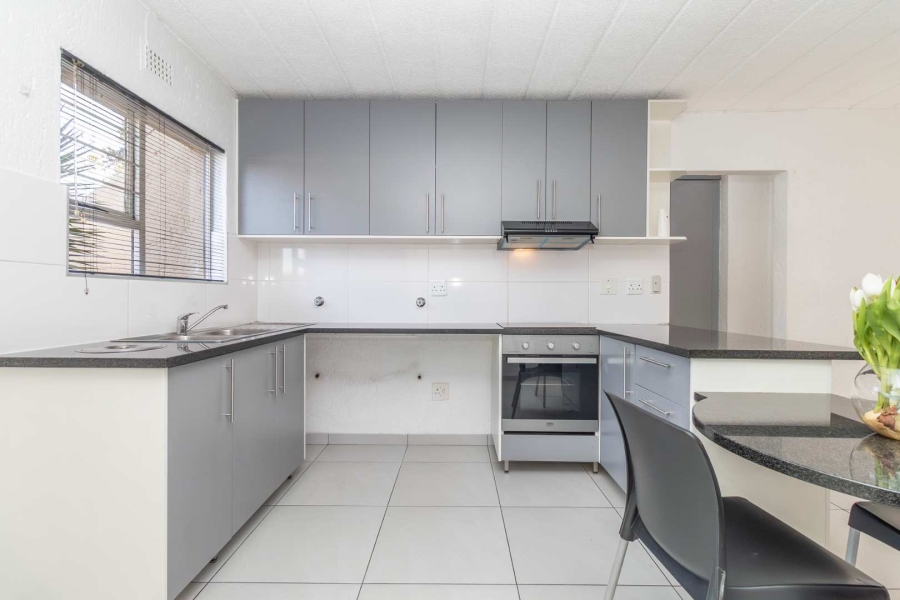 To Let 2 Bedroom Property for Rent in Paulshof Gauteng