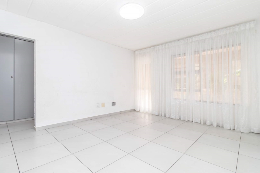To Let 2 Bedroom Property for Rent in Paulshof Gauteng