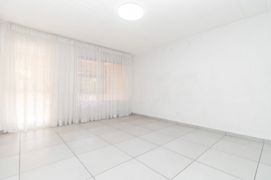 To Let 2 Bedroom Property for Rent in Paulshof Gauteng