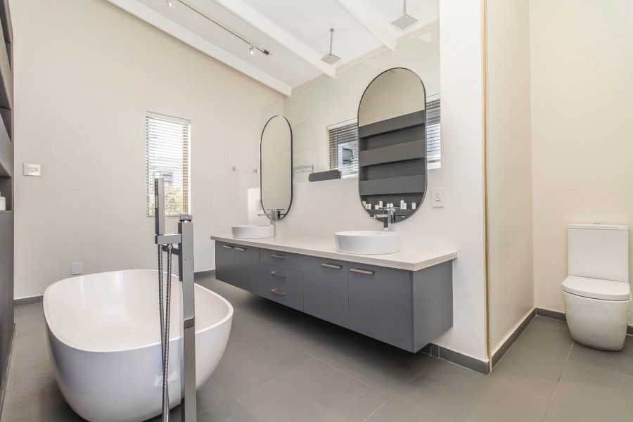 3 Bedroom Property for Sale in Waterfall Country Village Gauteng