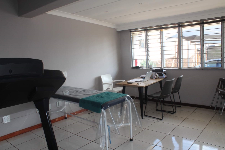 To Let Commercial Property for Rent in Queenswood Gauteng