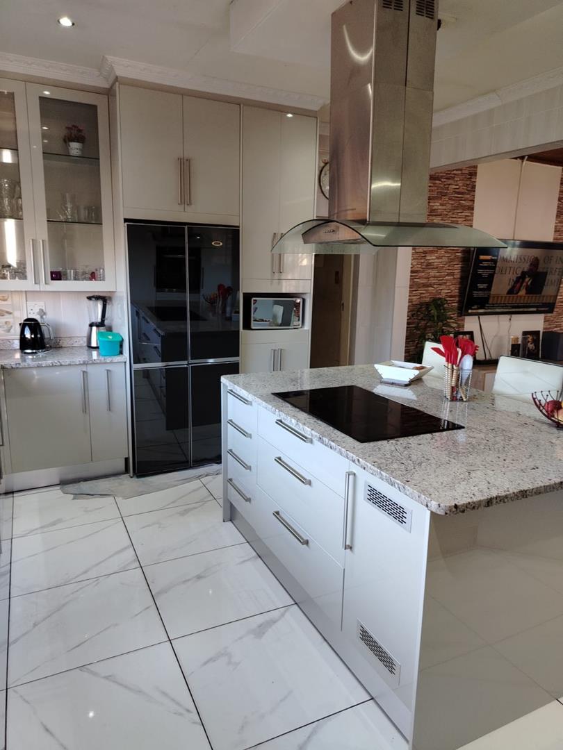 4 Bedroom Property for Sale in Geduld Gauteng