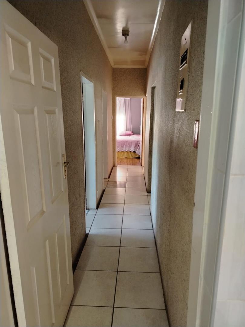 4 Bedroom Property for Sale in Geduld Gauteng