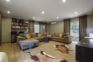 5 Bedroom Property for Sale in Wierdapark Gauteng