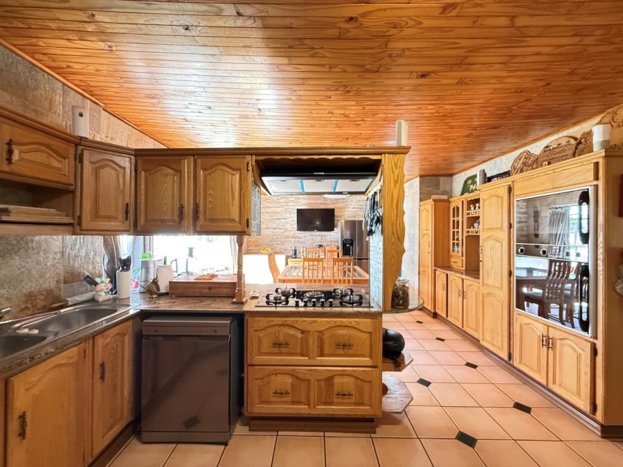 6 Bedroom Property for Sale in Florida Park Gauteng