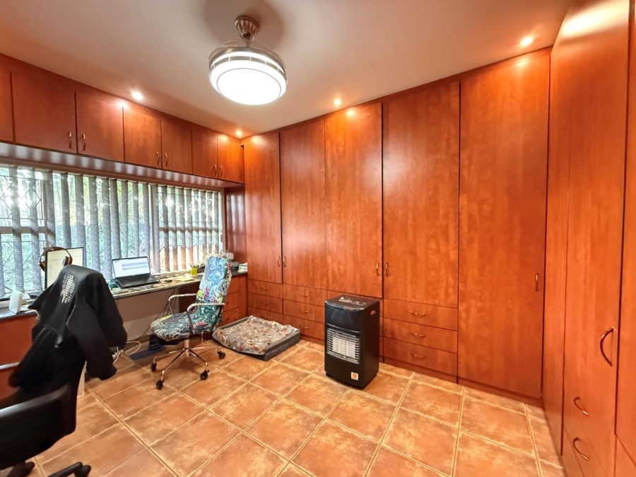 6 Bedroom Property for Sale in Florida Park Gauteng