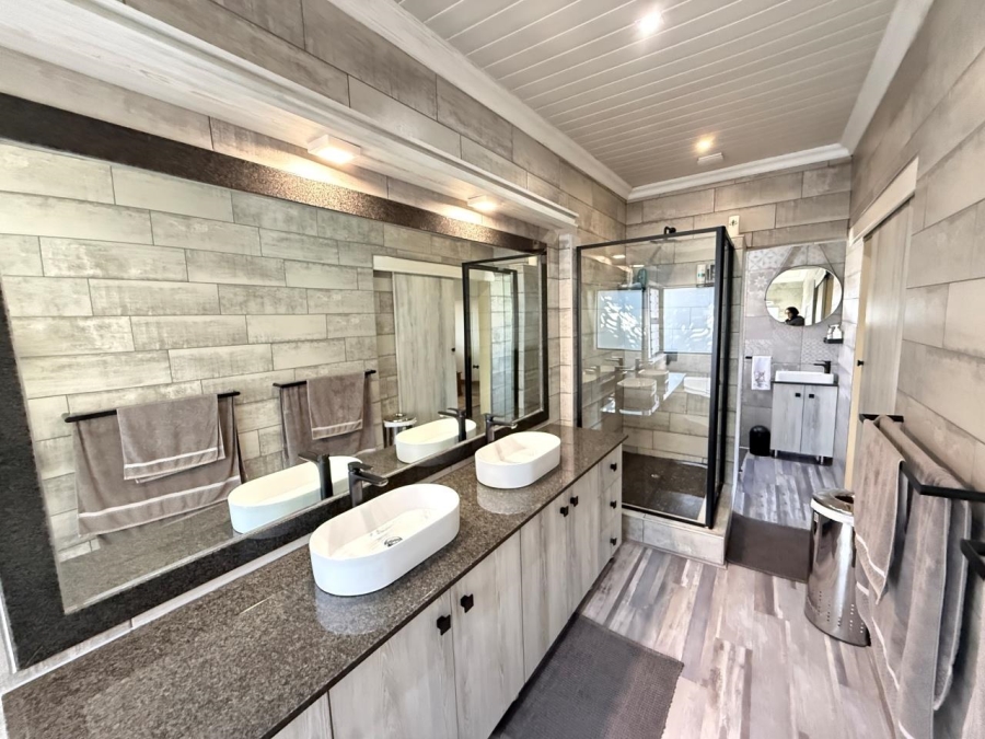 6 Bedroom Property for Sale in Florida Park Gauteng