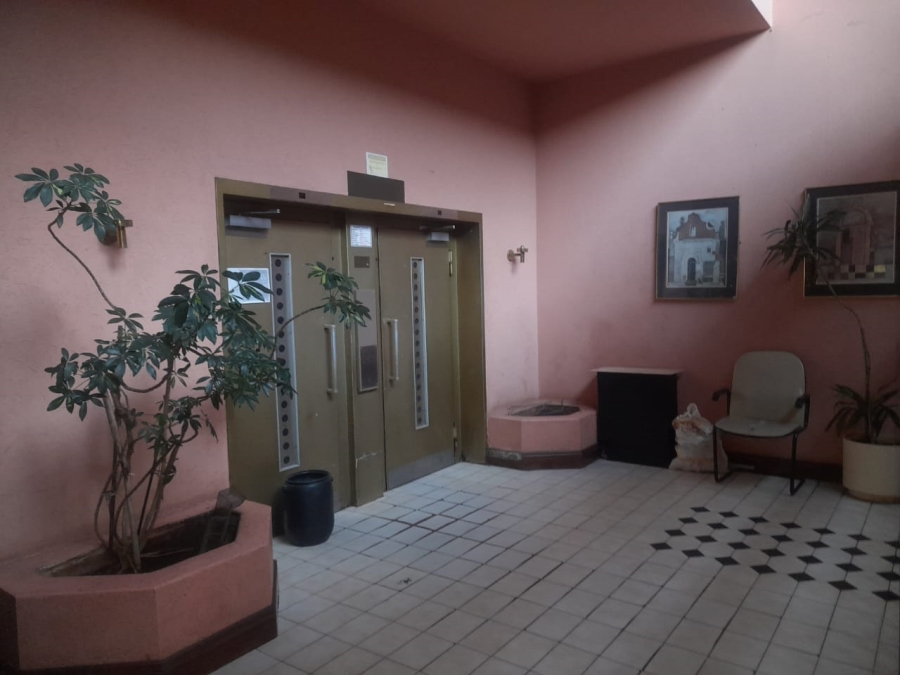 1 Bedroom Property for Sale in Hillbrow Gauteng