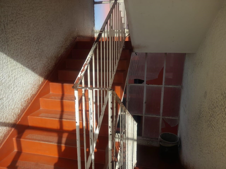 1 Bedroom Property for Sale in Hillbrow Gauteng