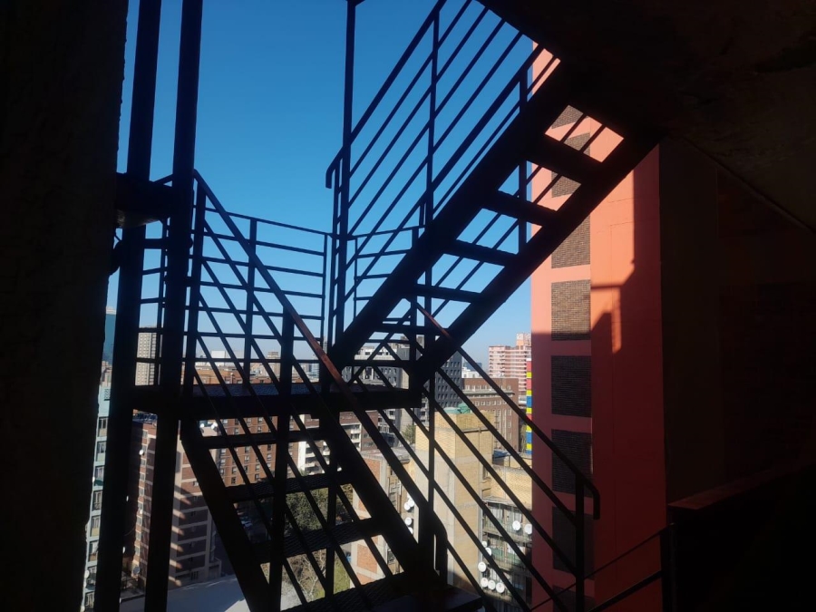 1 Bedroom Property for Sale in Hillbrow Gauteng
