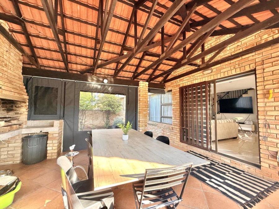 3 Bedroom Property for Sale in New Redruth Gauteng