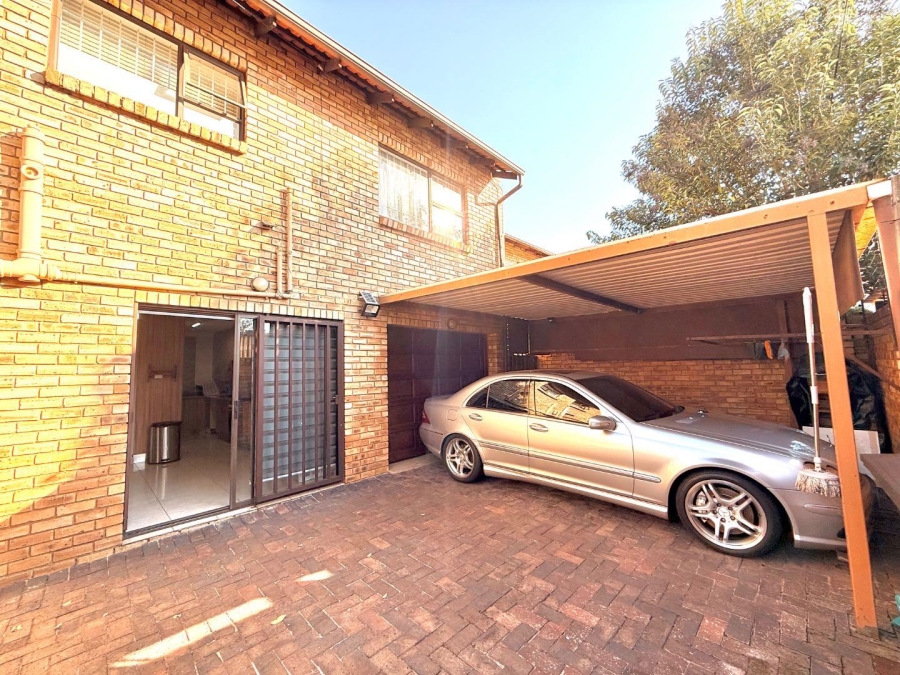 3 Bedroom Property for Sale in New Redruth Gauteng