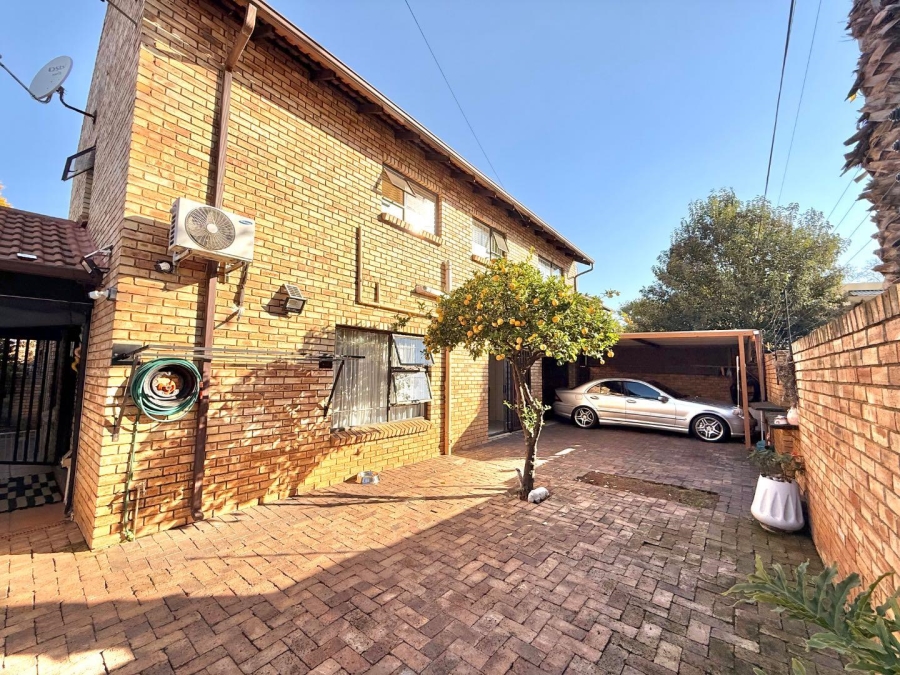 3 Bedroom Property for Sale in New Redruth Gauteng