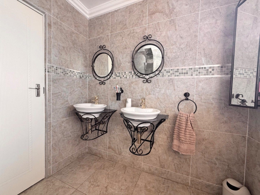 3 Bedroom Property for Sale in New Redruth Gauteng