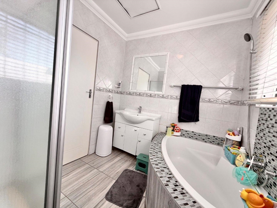 3 Bedroom Property for Sale in New Redruth Gauteng