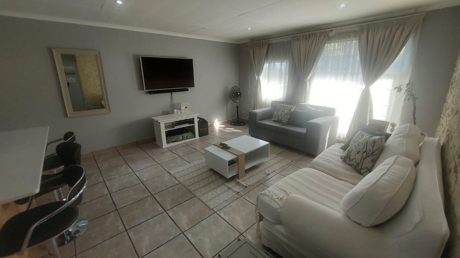 2 Bedroom Property for Sale in Verwoerdpark Gauteng