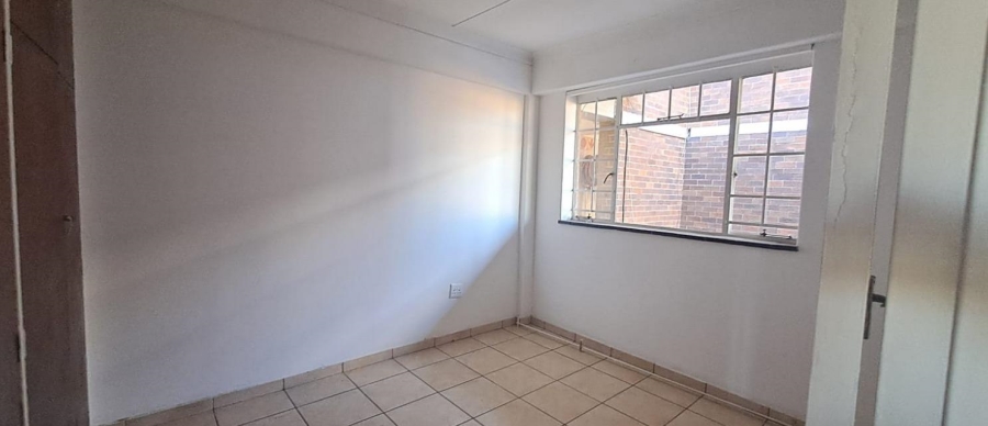 To Let 2 Bedroom Property for Rent in New Redruth Gauteng