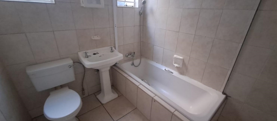 To Let 2 Bedroom Property for Rent in New Redruth Gauteng