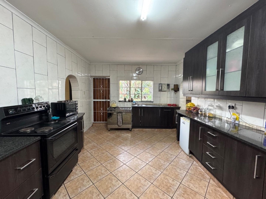 5 Bedroom Property for Sale in Paardefontein Gauteng