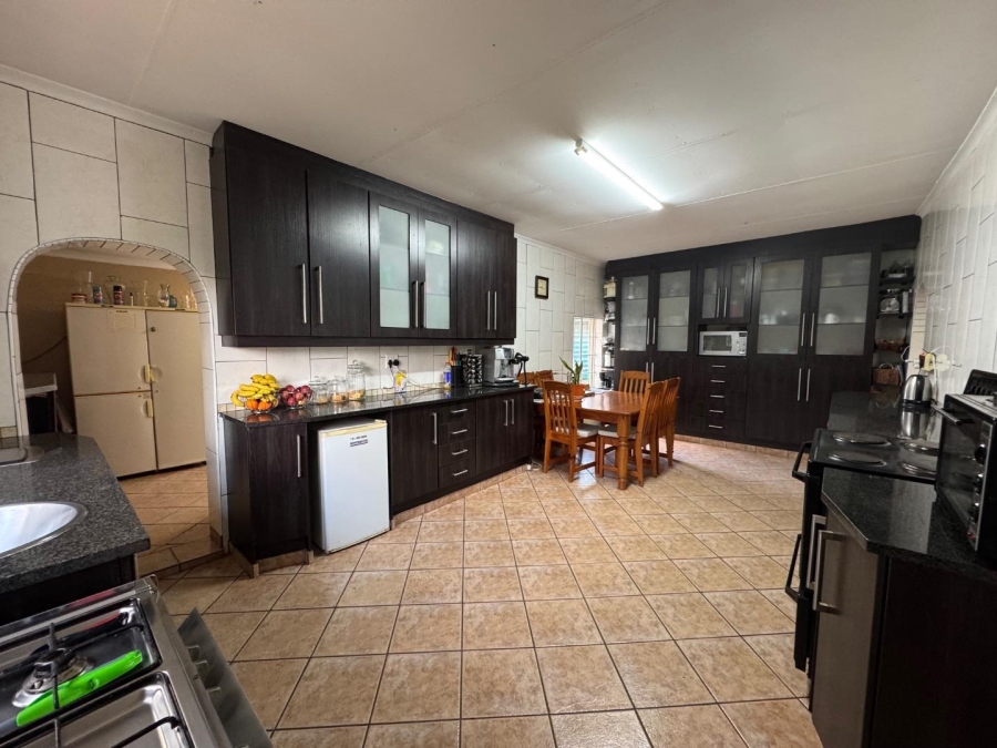 5 Bedroom Property for Sale in Paardefontein Gauteng