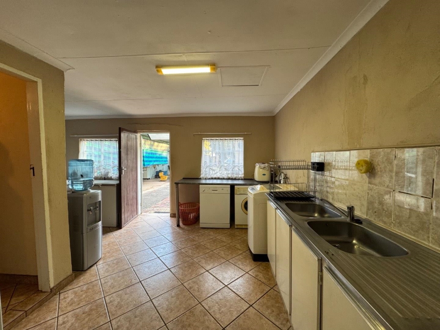 5 Bedroom Property for Sale in Paardefontein Gauteng
